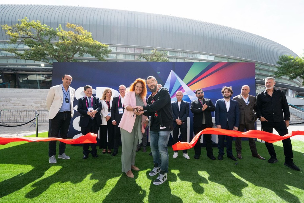 Portuguese officials and SBC leadership cut the ribbon to open SBC Summit Lisbon