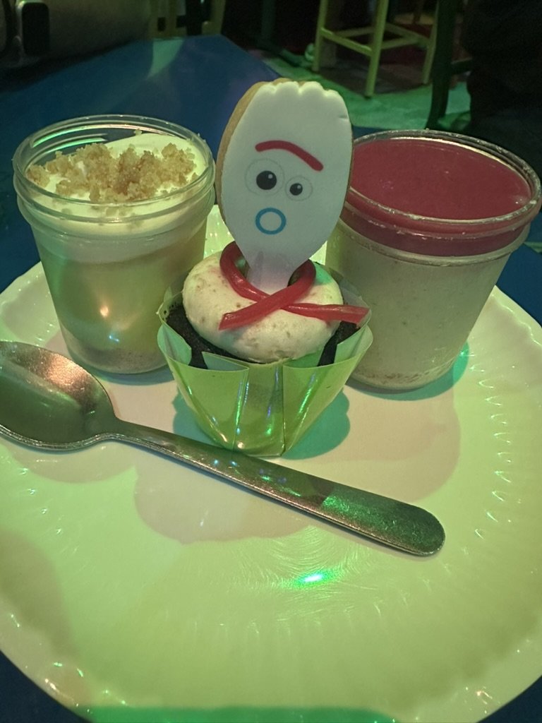 Mini pie jars and Forky cupcake desserts