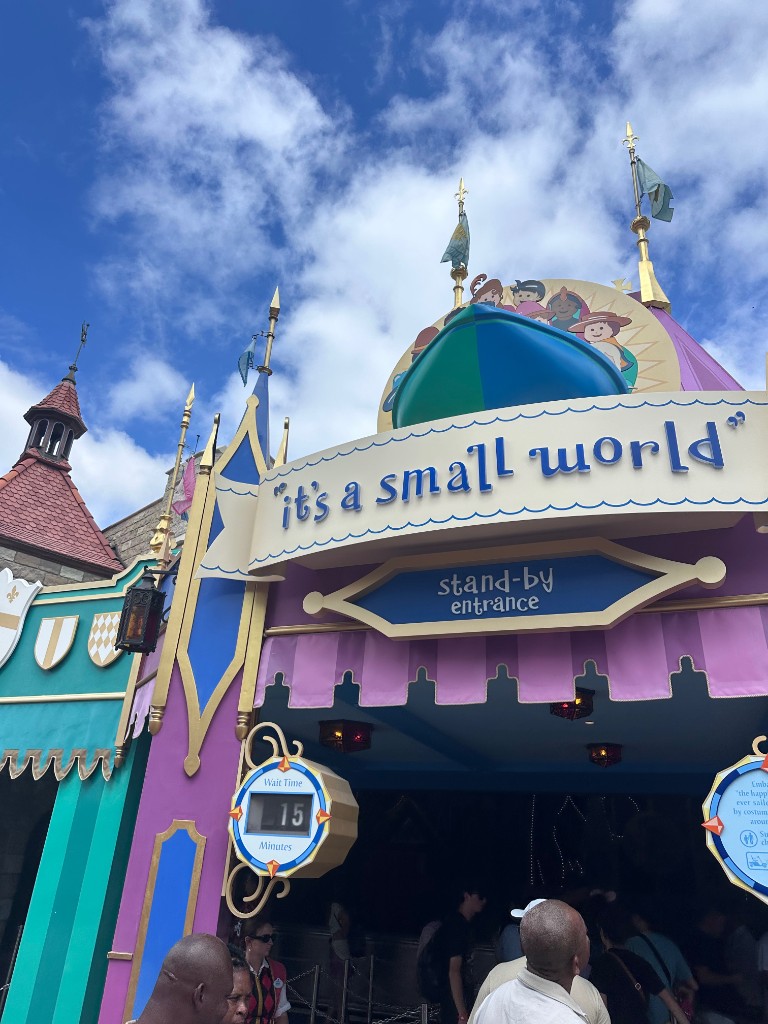 it’s a small world stand-by entrance with a 15-minute wait