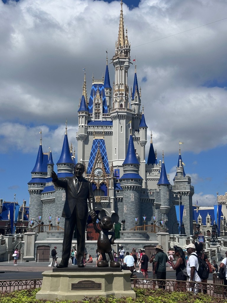 Partners statue of Walt Disney and Mickey in front of Cinderella Castle