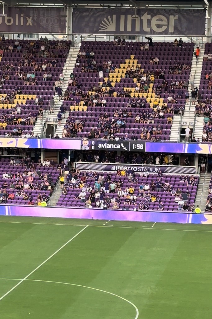 Stadium ribbon board showing Avianca during a 0-0 score