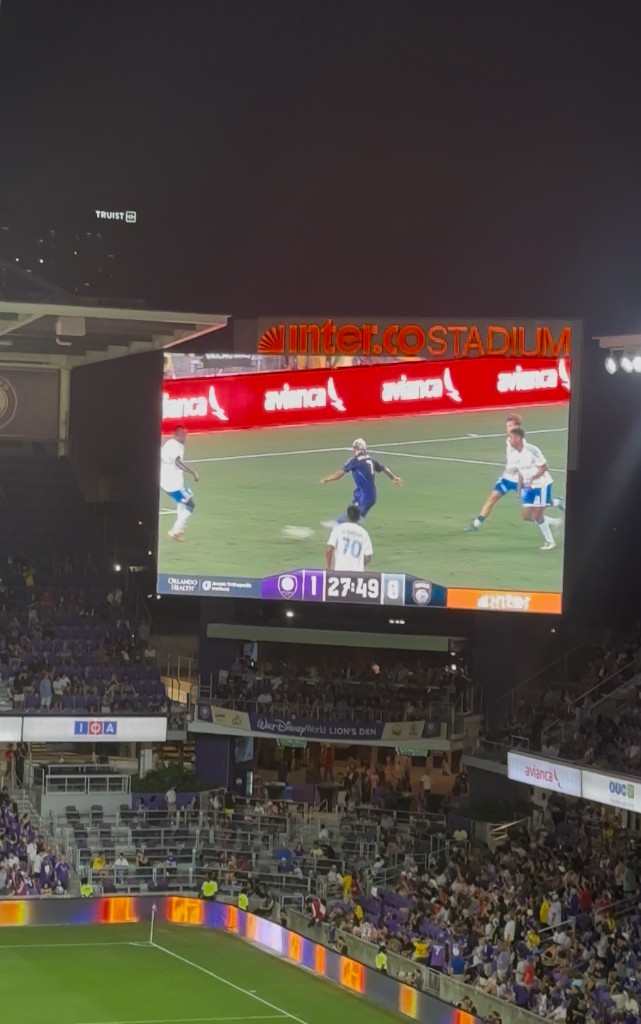 Jumbotron showing Orlando City 1-0 with Avianca branding